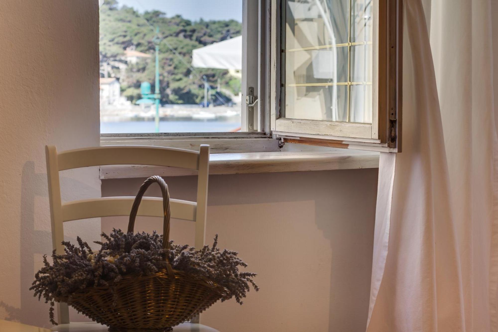 Apartments Mandarina Mali Lošinj Rum bild